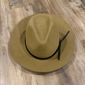 Classic Wide Brim Felt Hat - Tan with Black Band